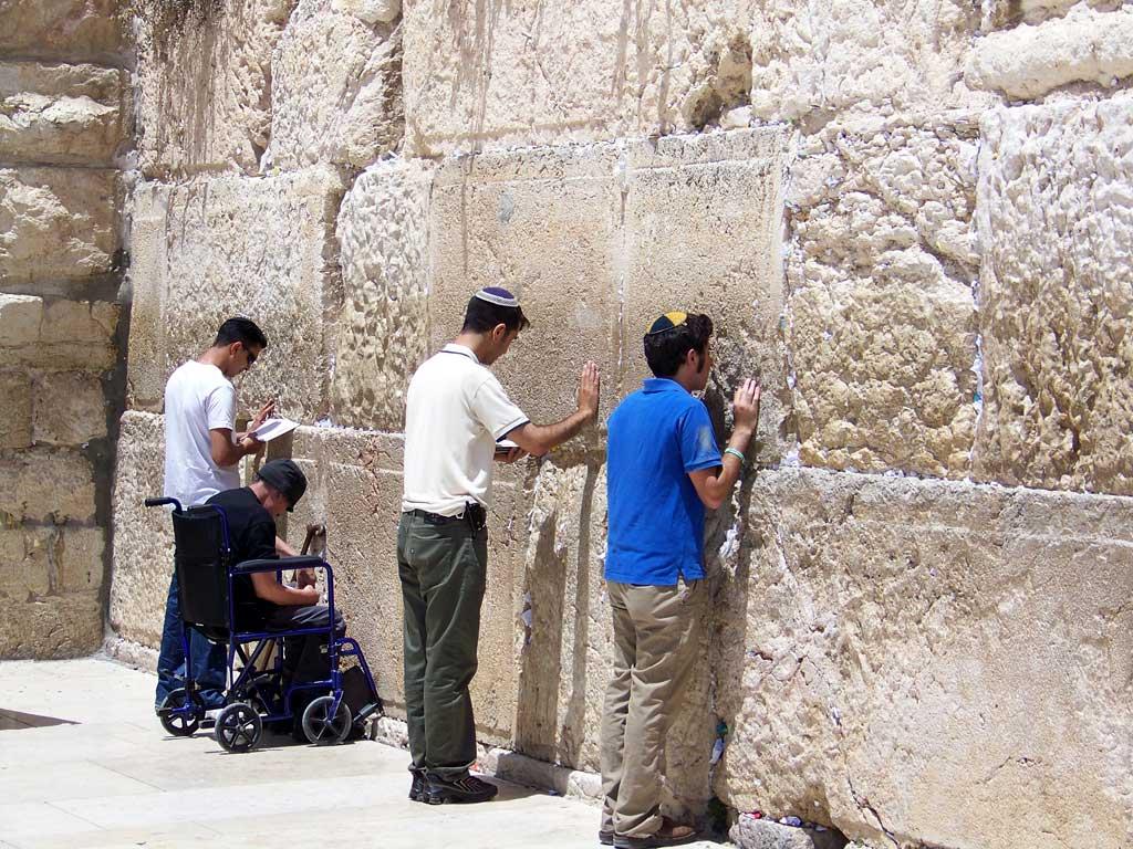 wailing-wall-prayers-jerusalem