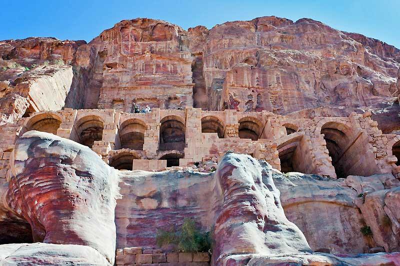 facade-of-the-urn-tomb-petra