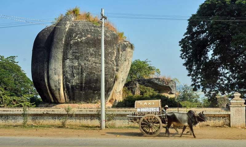 cow-cart-taxi-lion-sculpture-mingun-myanmar