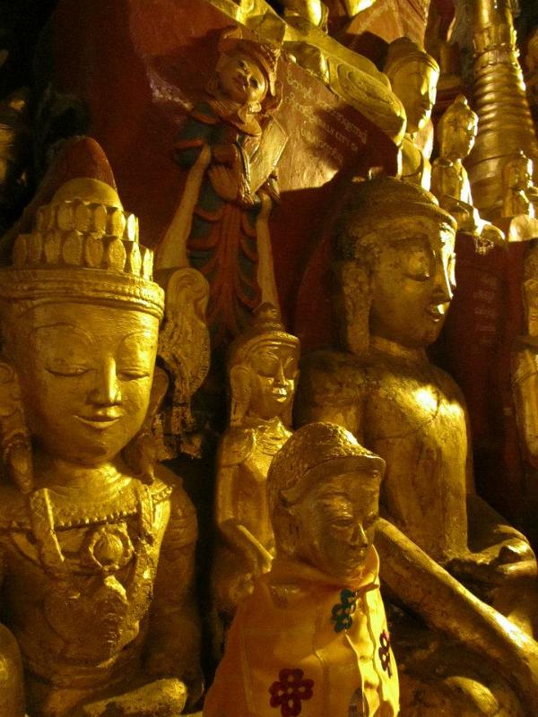 buddhas-pindaya-caves-myanmar