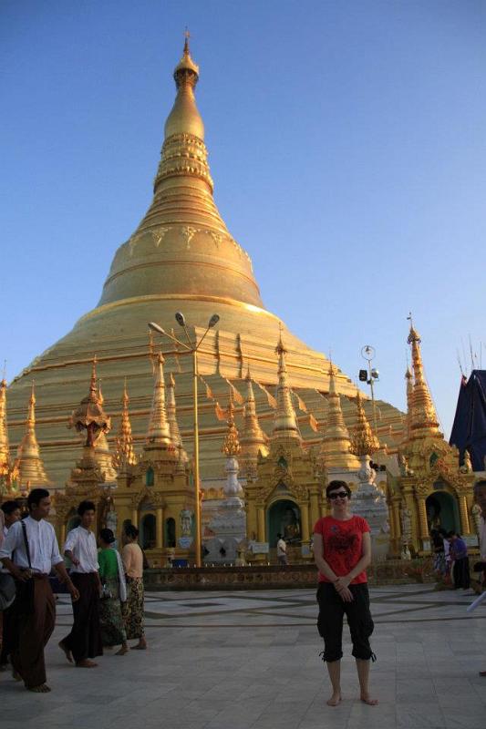 tracie-shwedagon-pagoda-yangon-myanmar