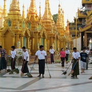 cleaners-shwedagon-pagoda-yangon-myanmar.jpg