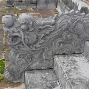 dragon-sculpute-tu-duc-tomb-hue-vietnam.jpg