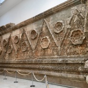 palace-of-mushatta-pergamon-museum.jpg