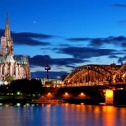 Cathedral and Hohenzollern Bridge, Cologne 5328673.jpg