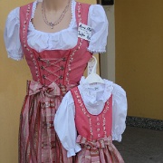 Traditional clothing Garmisch-Partenkirchen 0445.JPG