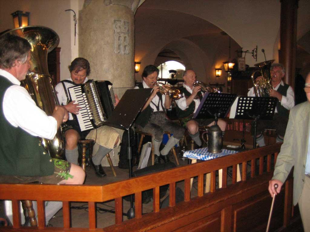 Musicians, Hofbrauhaus, Munich 0487