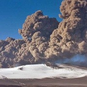 Eyjafjallajokull erupting in 2010 Iceland 4533592.jpg