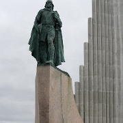 Leifur Eiriksson, Hallgrimskirkja Chruch, Reykjavik.jpg