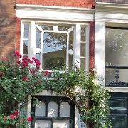 Smallest house in Amsterdam no wider than the door.jpg