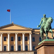 Royal Palace and Statue of King Karl Johan, Oslo 458923.jpg