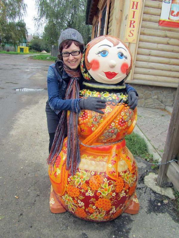 Tracie with Russian doll, Moscow 1