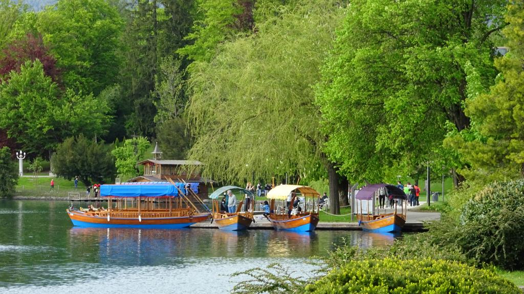 lake-bled-boats-slovenia