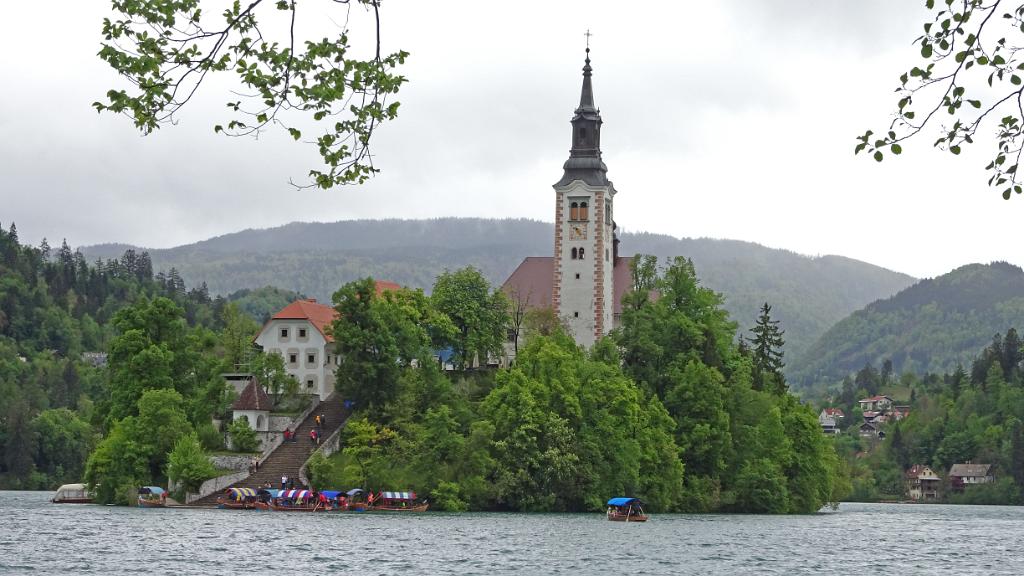 lake-bled-island-tourist-boats-slovenia