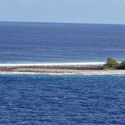 Atoll between the lagoon and the open ocean, Fakarava.jpg