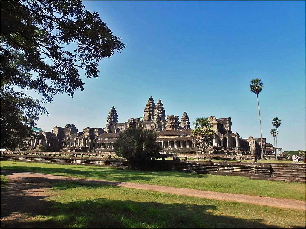 angkor-wat-from-distance