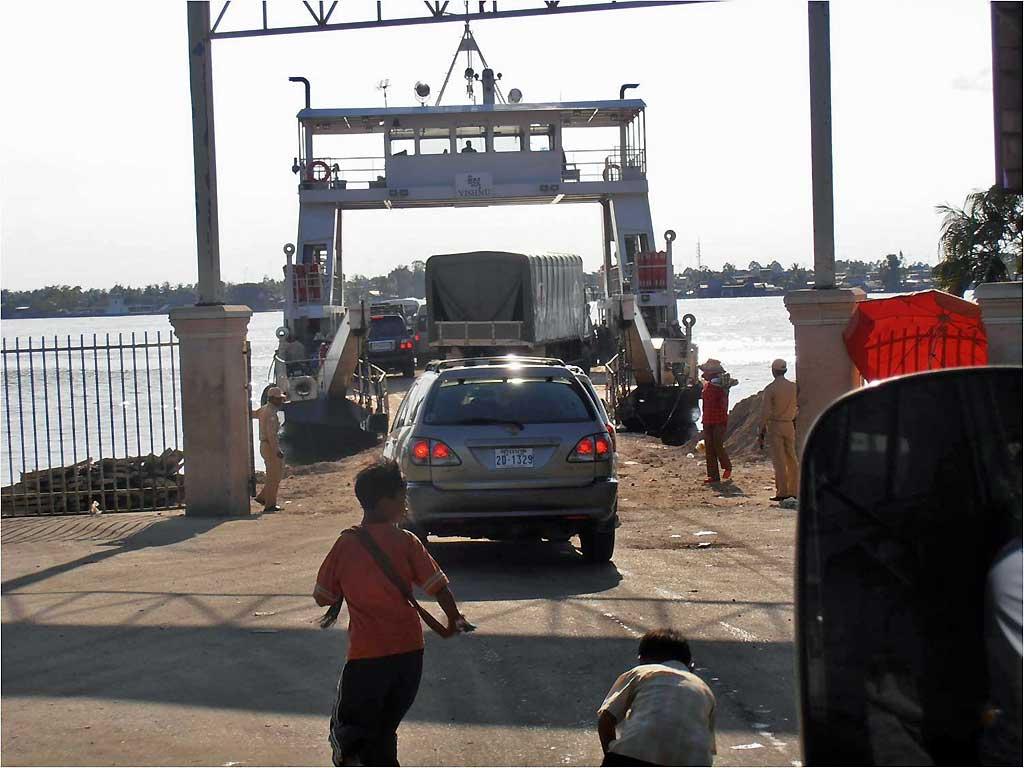 ferry-to-phnom-penh