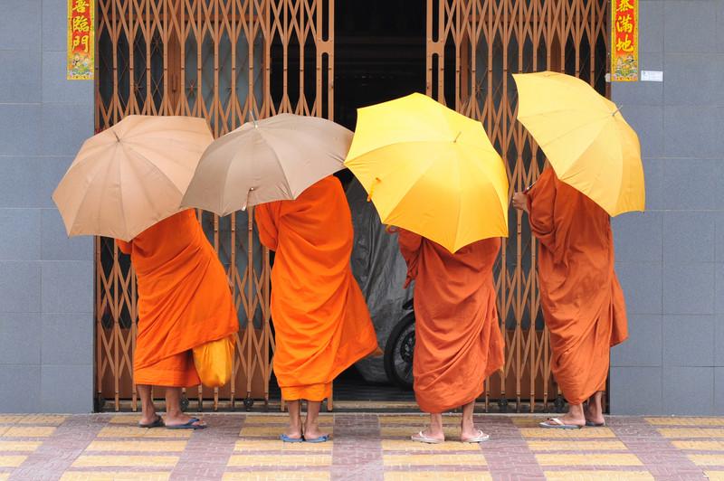 monks-phnom-penh