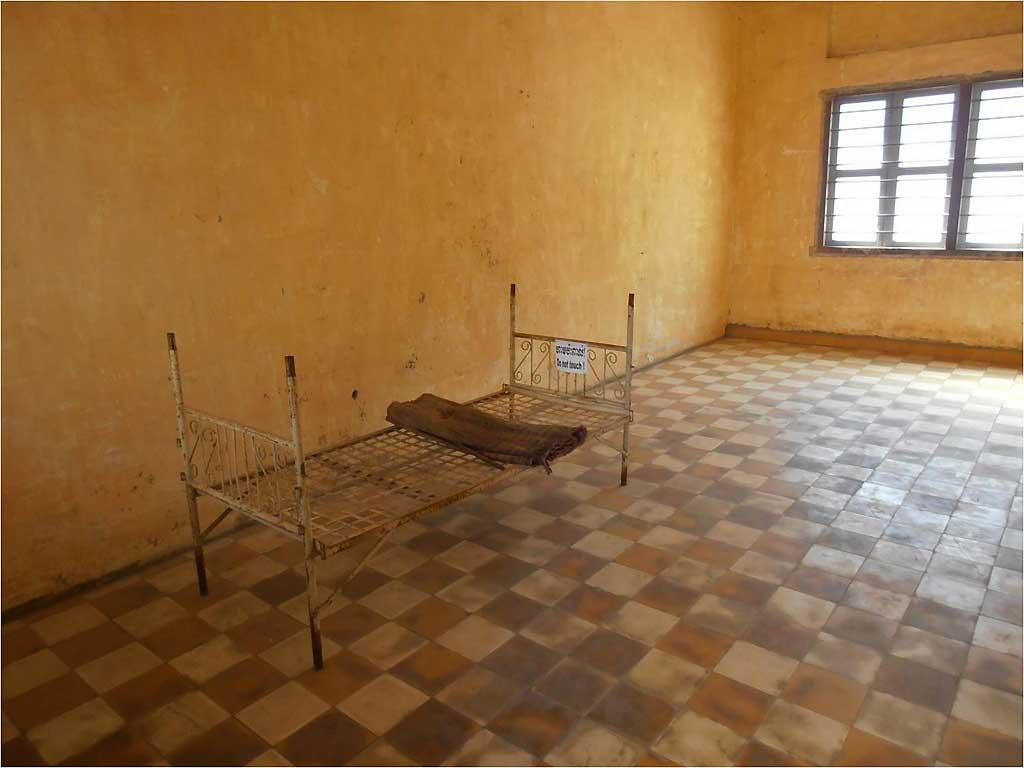 prison-cell-tuol-sleng-museum-cambodia