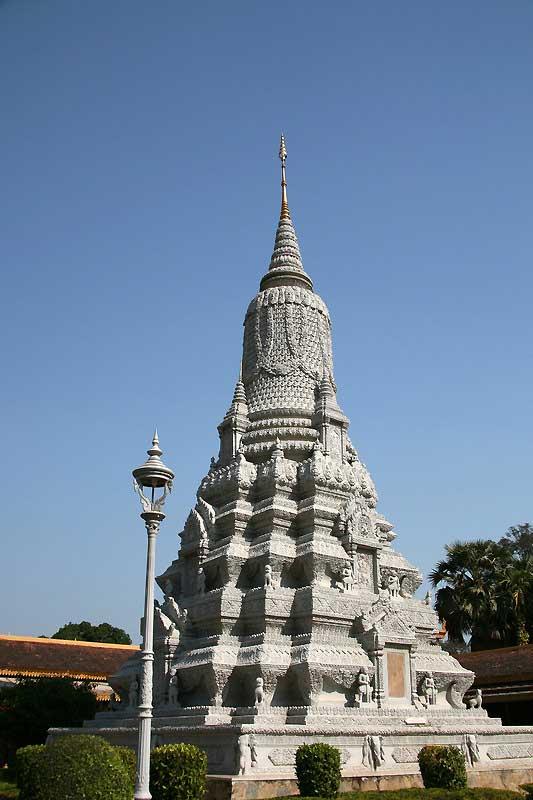 silver-pagoda-phnom-penh-cambodia