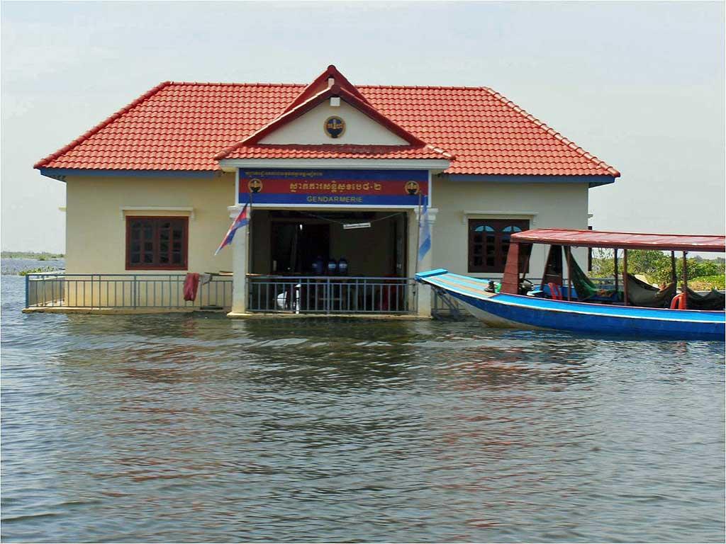 seasonal-flooding-tonle-sap-lake-cambodia