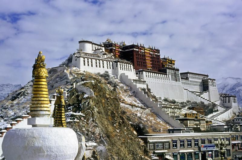 potala-palace-lhasa-tibet-china