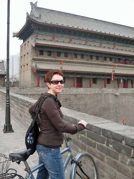 biking-xian-city-wall