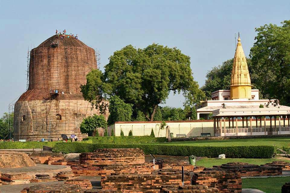dhamek-stupa-sri-digamber-jain-temple,-sarnath6