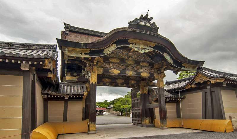 ninomaru-palace-main-gate-nijo-castle-kyoto
