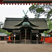 sumiyoshi-taisha-shrine-osaka.jpg