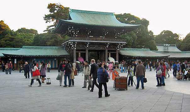 meiji-shrine-entrance-tokyo