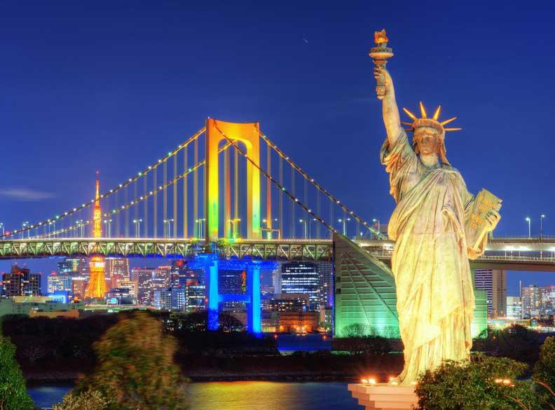 rainbow-bridge-statue-of-liberty-tokyo-japan