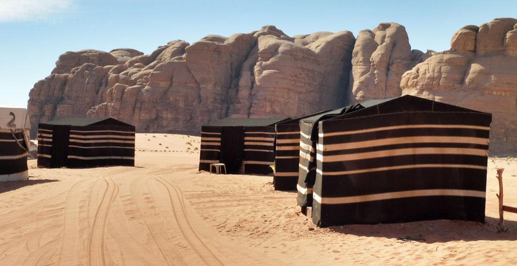 desert-tourist-tents-wadi-rum