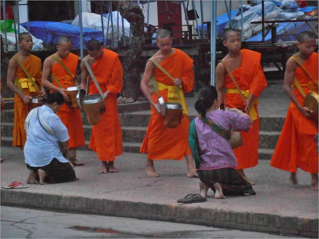 tak-bat-offering-monks-luang-prabang-laos