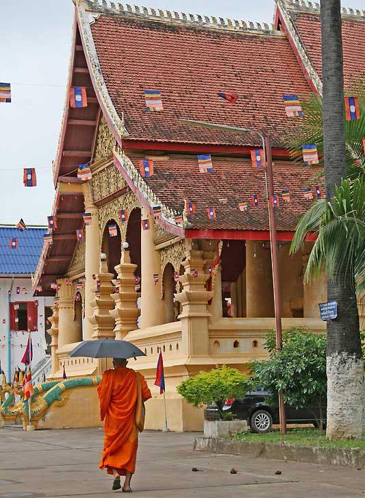 wat-ong-teu-buddhist-monastery-vientiane-laos
