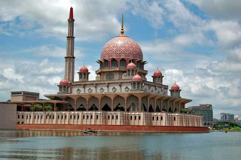putra-floating-mosque-putrajaya-malaysia
