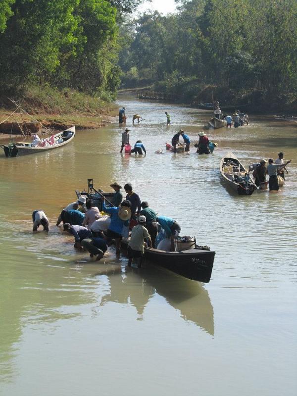 boats-inle-lake-myanmar