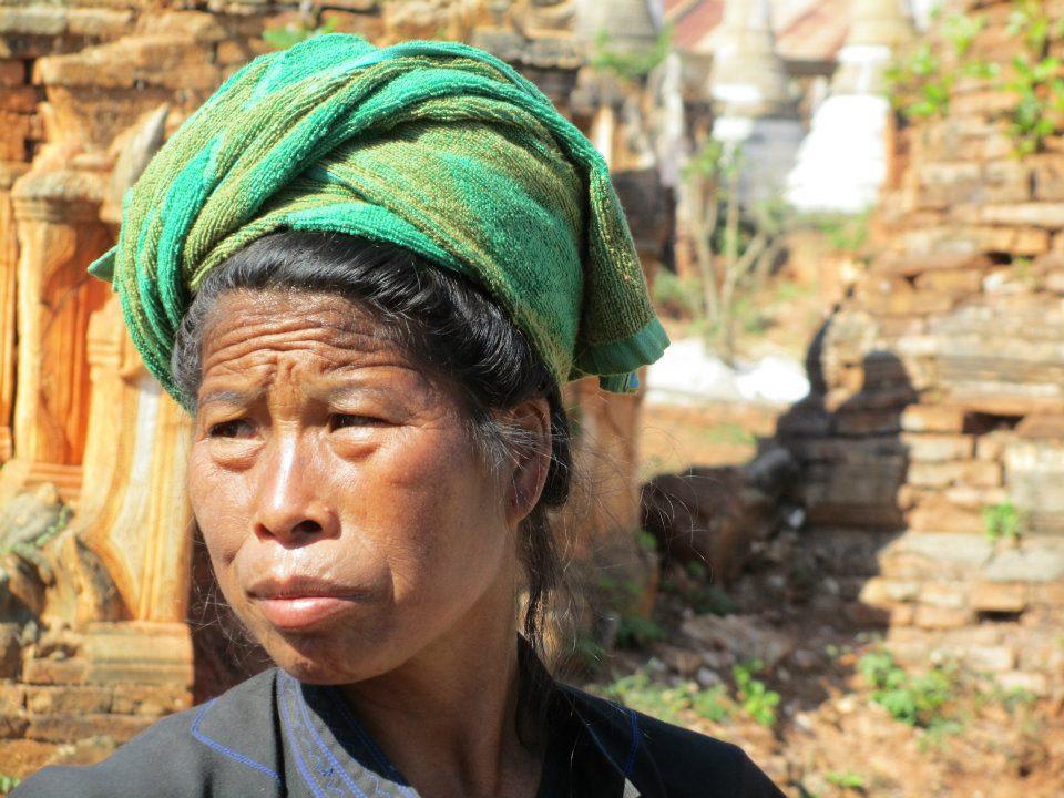 local-woman-inle-lake-myanmar