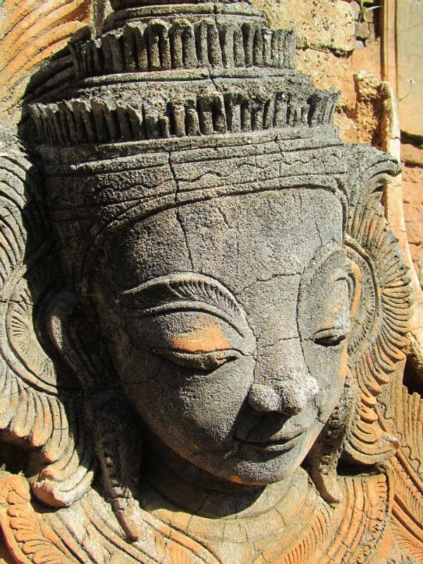 stone-sculpture-inle-lake-myanmar
