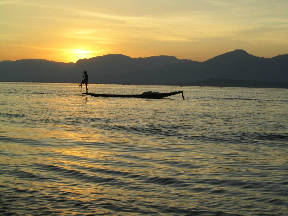 sunset-fisherman-inle-lake-myanmar