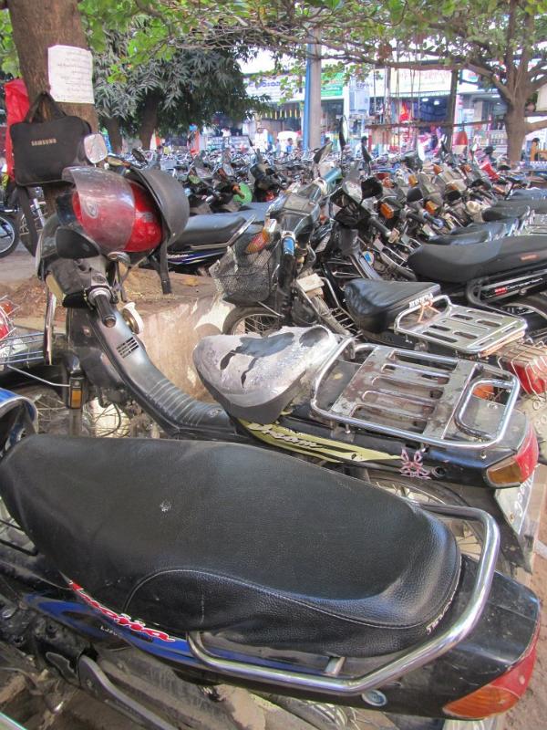 motorbikes-mandalay-myanmar