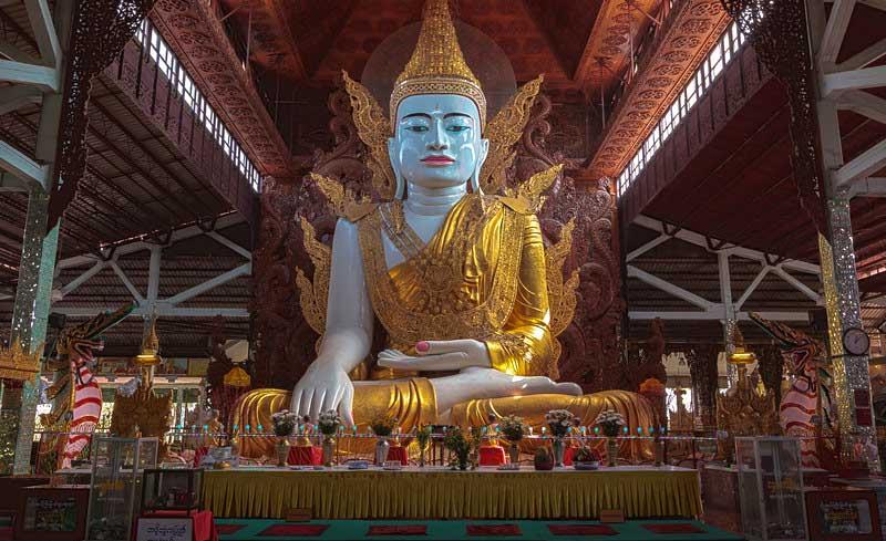 big-buddha-nga-htat-gyi-pagoda-yangon-myanmar