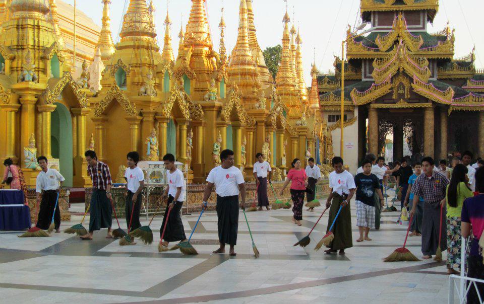 cleaners-shwedagon-pagoda-yangon-myanmar