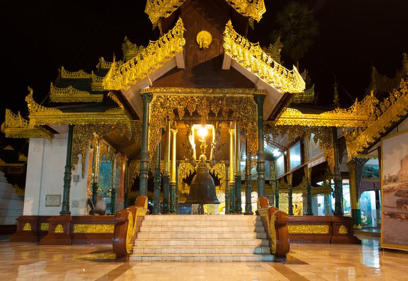 singu-min-bell-shwedagon-pagoda-yangon-myanmar