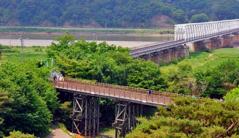 Bridge of Freedom, North and South Korea border 13514596