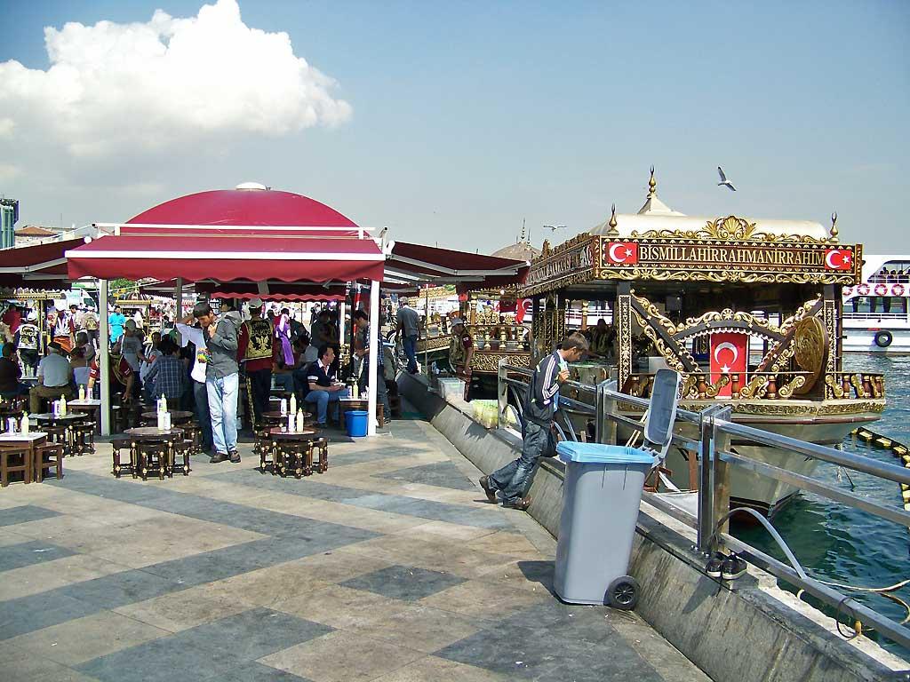 fish-sandwiches-sold-from-boats-istanbul