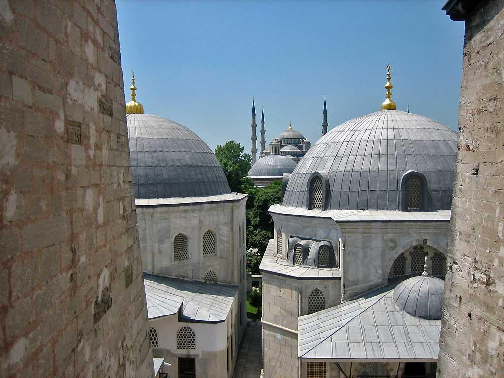 hagia-sophia-view-to-blue-mosque