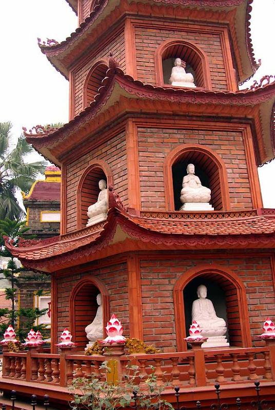 tran-quoc-pagoda-hanoi-vietnam