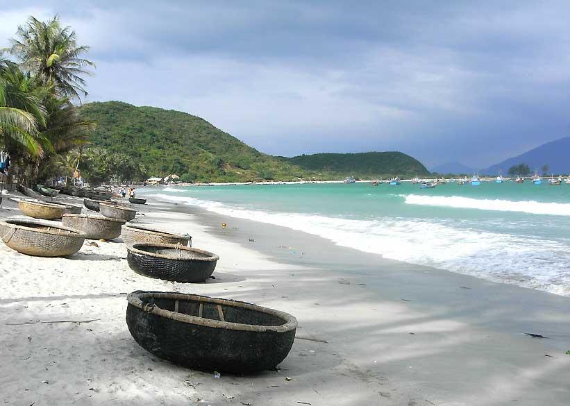 nha-trang-beach-boats-vietnam