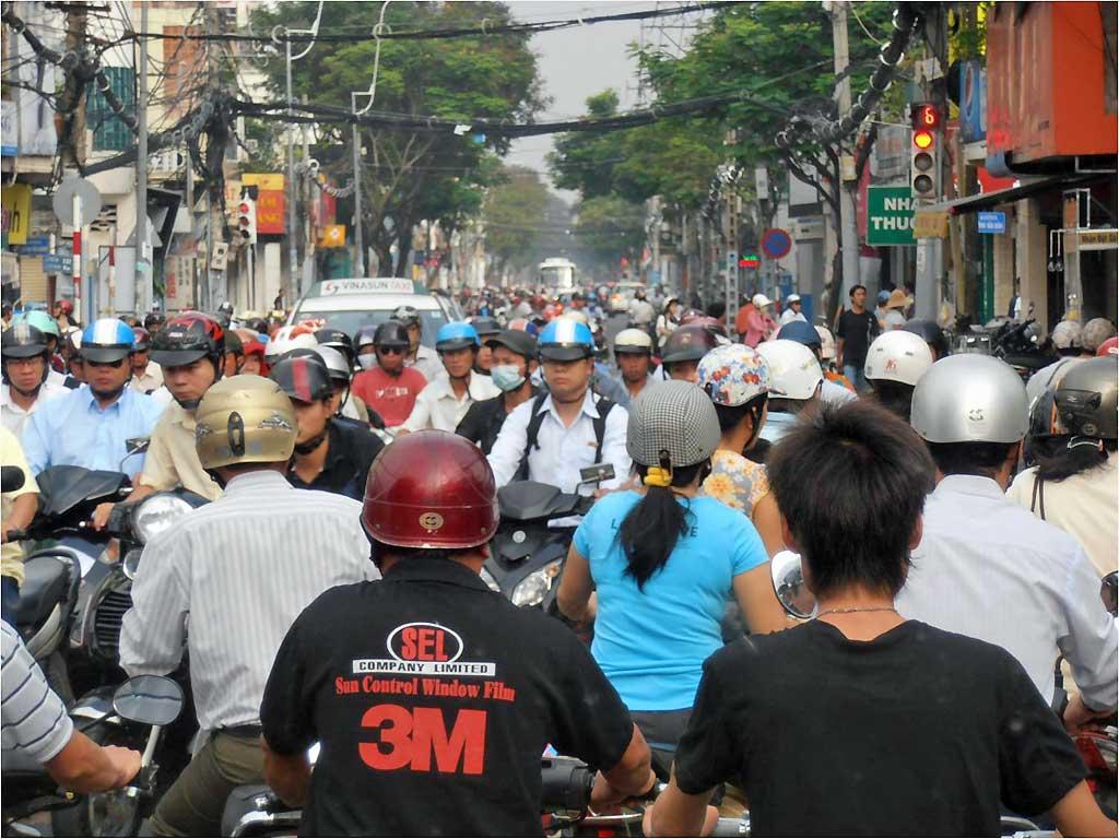 heavy-motor-bike-traffic-saigon-ho-chi-minh-city